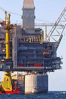 Oil rig in the middle of the ocean